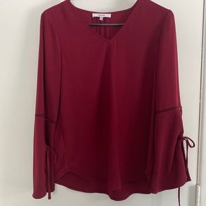 Women’s v-neck with balloon tie long sleeves